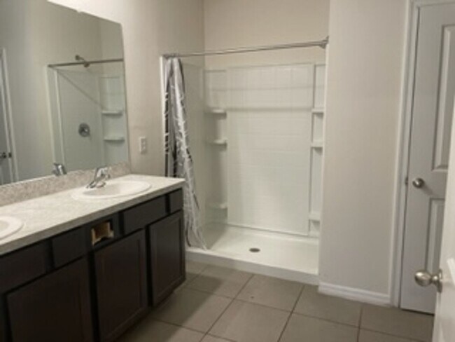 Building Photo - 16481 Little Garden Dr