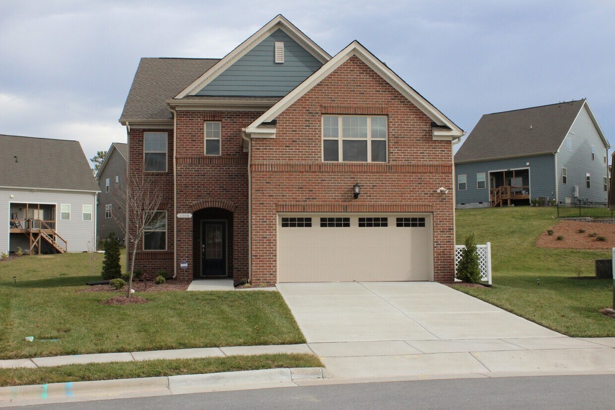 Primary Photo - Gorgeous 4 Bedroom Home in Kitt's Creek Ne...