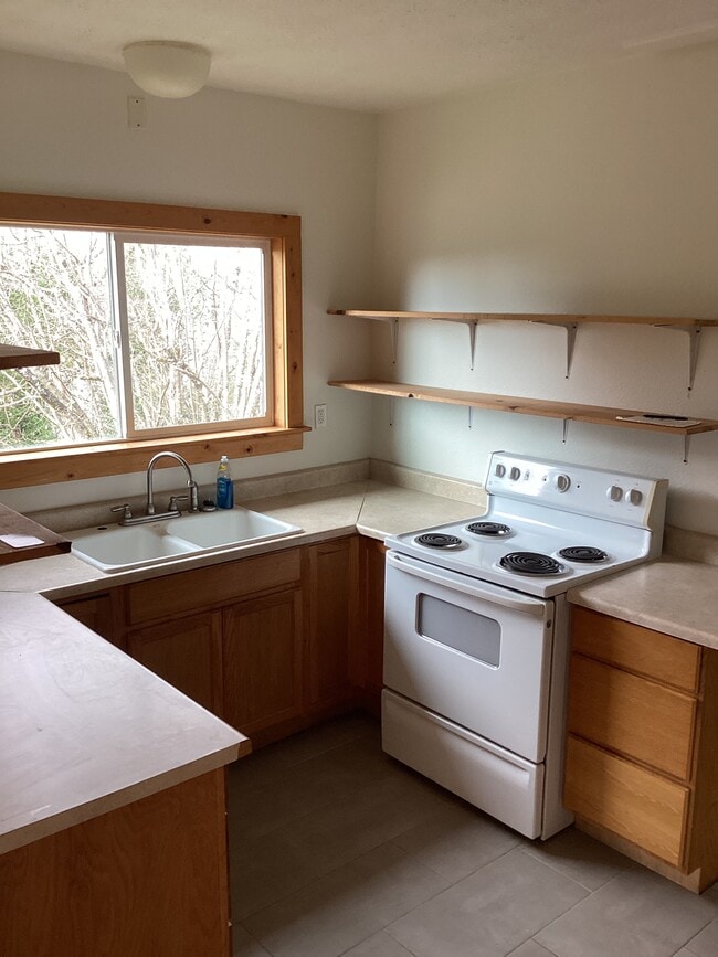 Building Photo - 442 NE 1st St