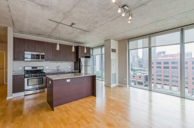 Building Photo - 659 W Randolph St