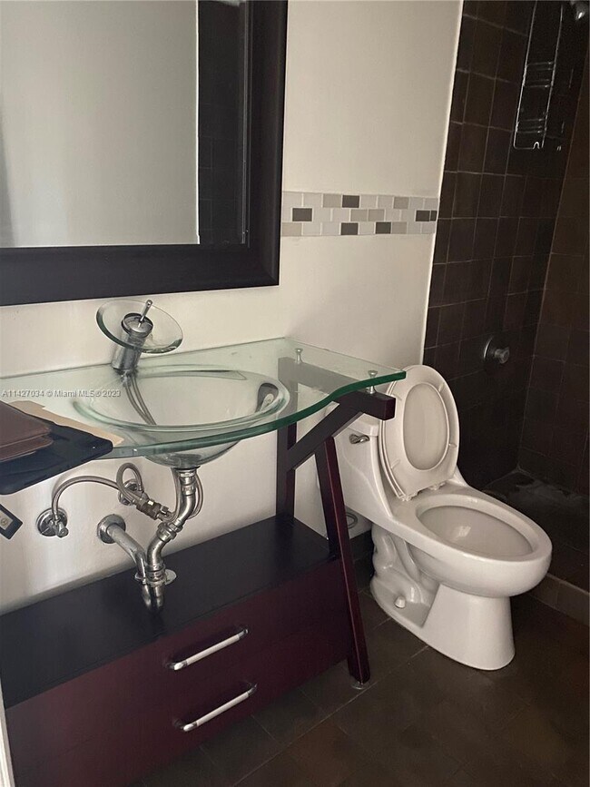 Foto del edificio - 8400 W Sample Rd