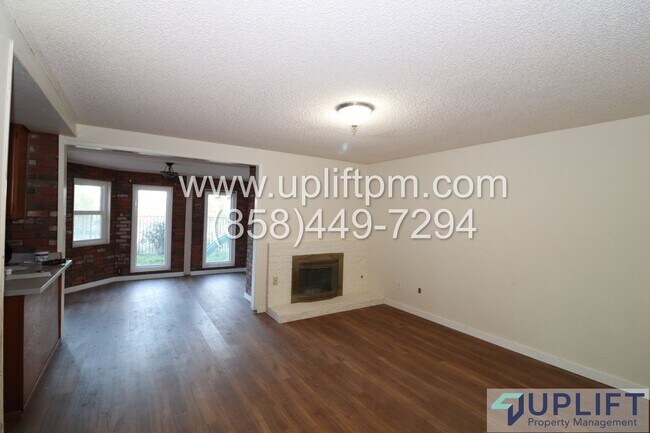 Foto del edificio - 4 Bed 3 Bath House in Spring Valley w/ Was...