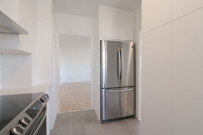 Building Photo - 3555 Chem. de la Côte-des-Neiges