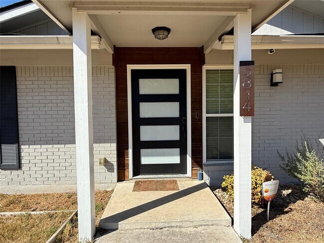 Foto del edificio - 5814 Gloucester Ln