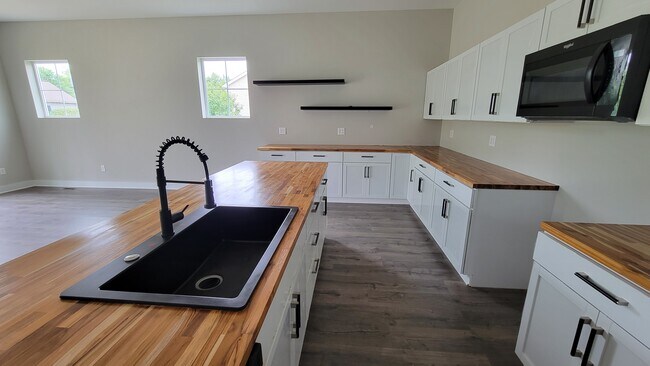 Kitchen - 4530 Buckeye Run Rd