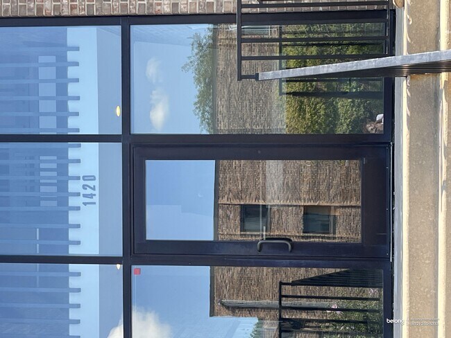 Foto del edificio - 1420 Stonebridge Cir