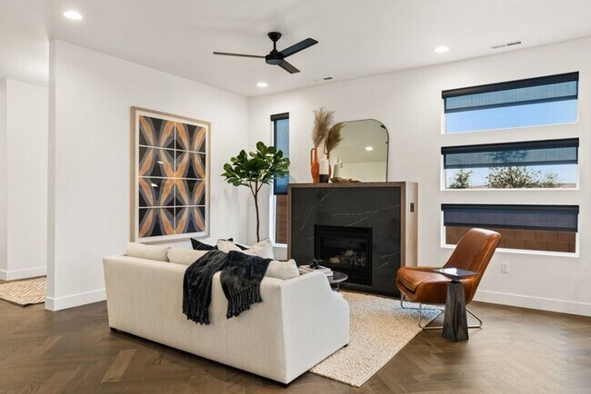 Building Photo - 3 Bedroom Single-Level Home with Resort-Style Amenities