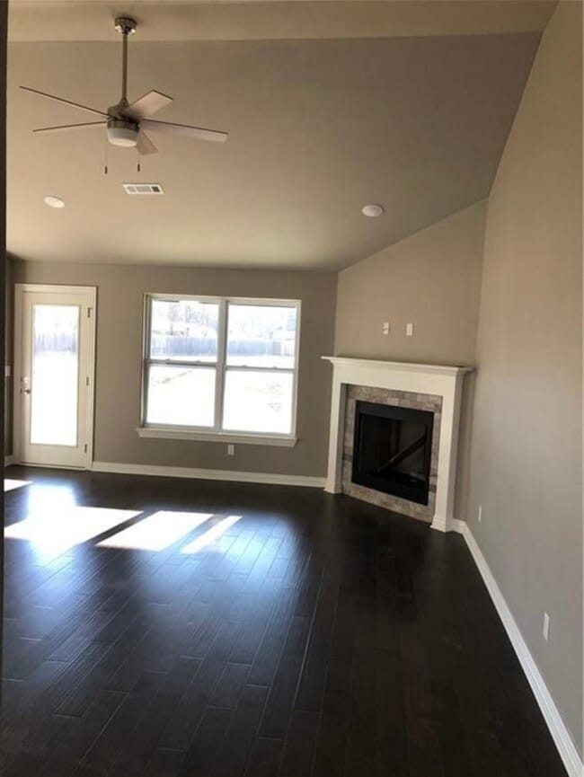 Building Photo - 746 Roselawn St