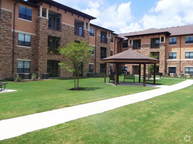 Patio - Greenhouse Village Apartments (Senior Living)