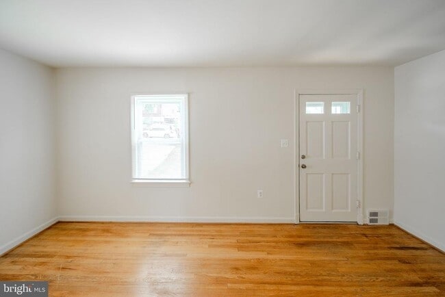 Building Photo - 4002 74th Ave