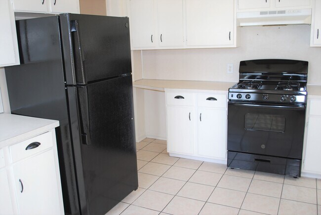 Cocina nueva estufa de gas y refrigerador nuevo. - 1130 5th ave