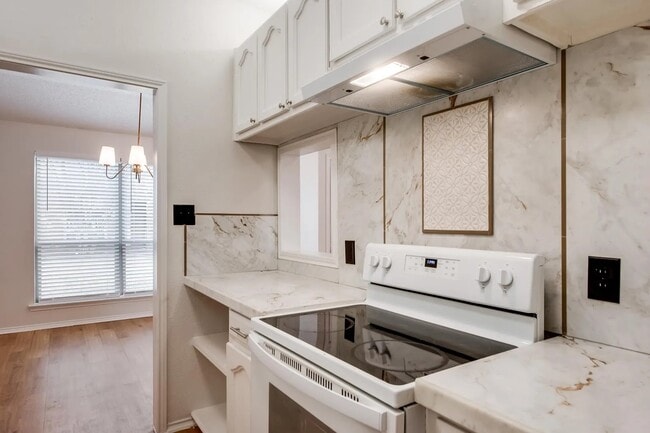 Foto del edificio - 500 Norwood Pl