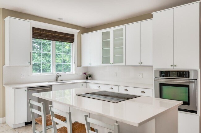 Foto del edificio - 61 Norwood Farms Rd