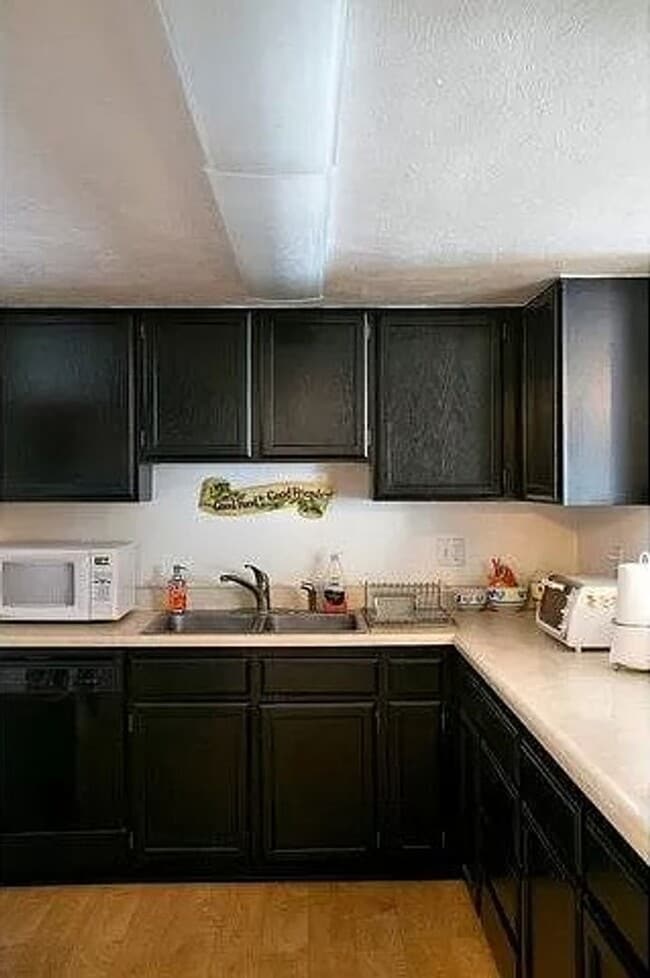 Building Photo - 4 Bed 2.5 Bath Boulder Townhome - Available August 10th