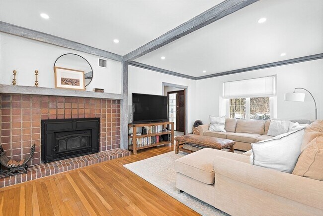 Foto del edificio - 23 Jefferson Rd