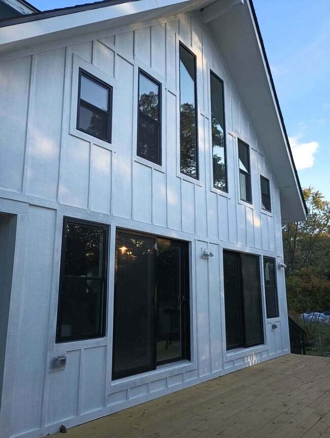 Building Photo - 29W139 Childs St