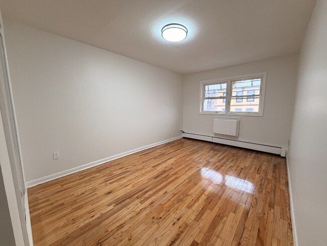 Foto del edificio - 1902 Barnes Ave