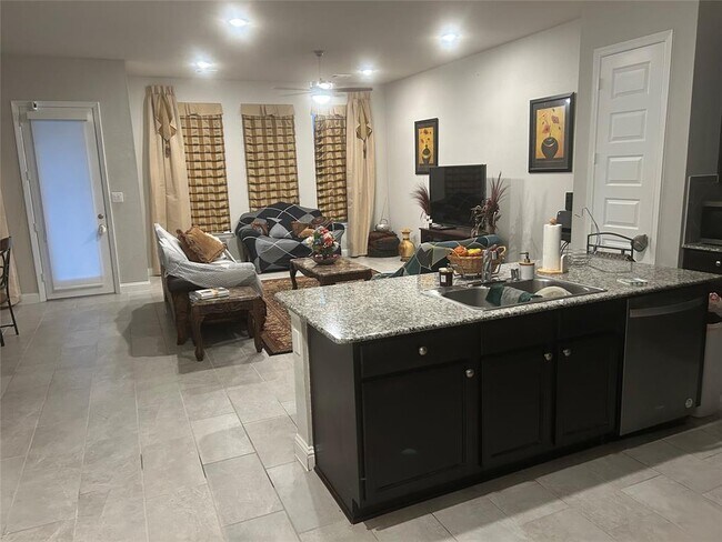 Foto del edificio - 326 Summer Landing Ct