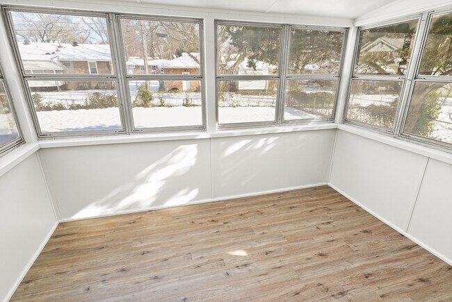 Foto del edificio - 9632 Cutler Dr