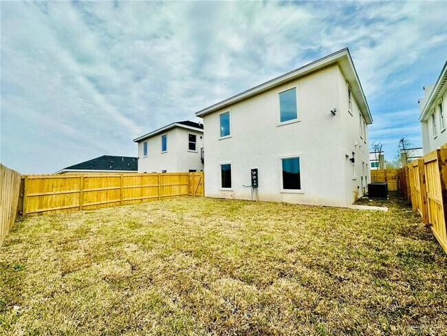 Building Photo - 3517 S Dominique Dr