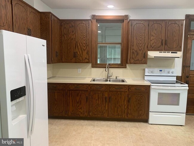 Building Photo - 305 W North St