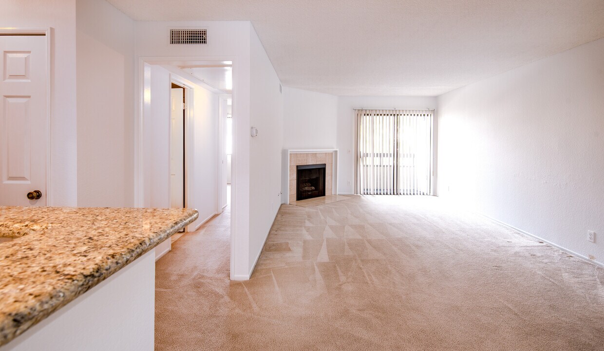 Living Room - 460 Oak St