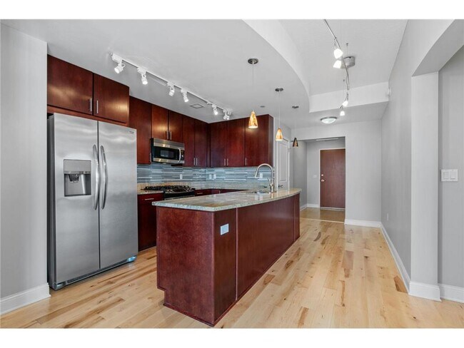 Foto del edificio - 100 3rd Ave S