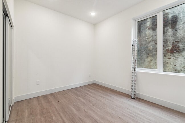 Foto del edificio - 1221 E Fletcher St