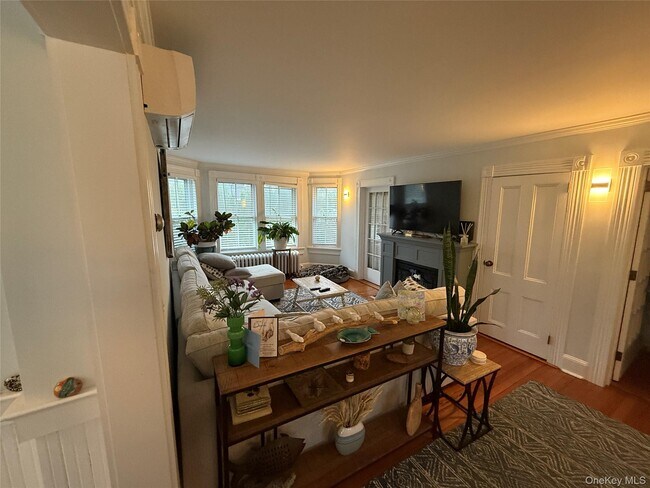 Building Photo - 10 River Ave