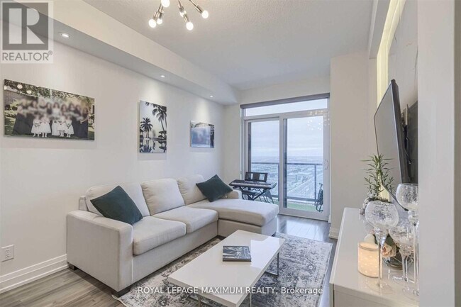 Photo du bâtiment - 3700 Hwy 7