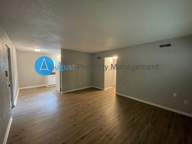 Foto del edificio - C2 at 525 N Arlington