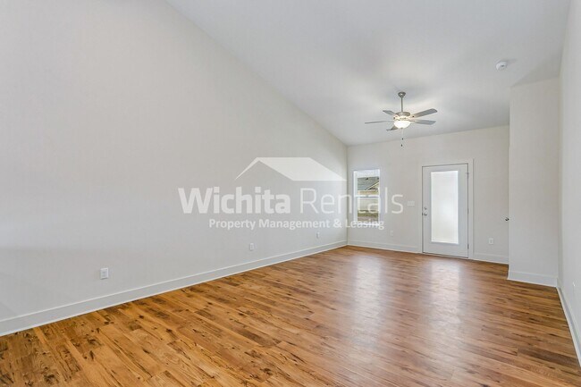 Foto del edificio - 12868-12868 W Wheatland Ct