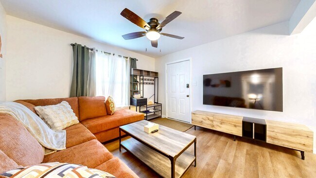 Foto del edificio - 253 White Oak Rd