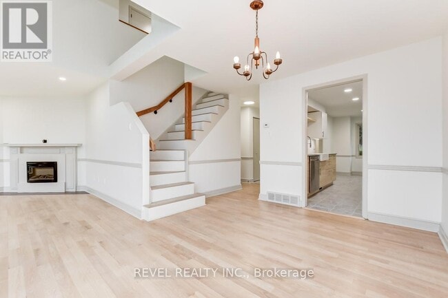 Building Photo - 5 Sandhurst Ct