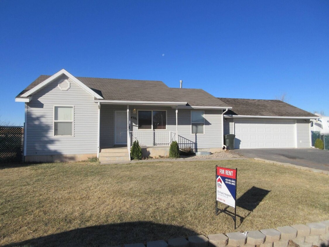 Primary Photo - Single Family Home in Enoch