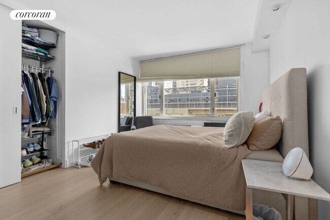 Foto del edificio - 130 W 67th St