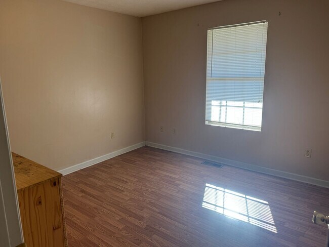 Foto del edificio - Blackberry Ln Duplex