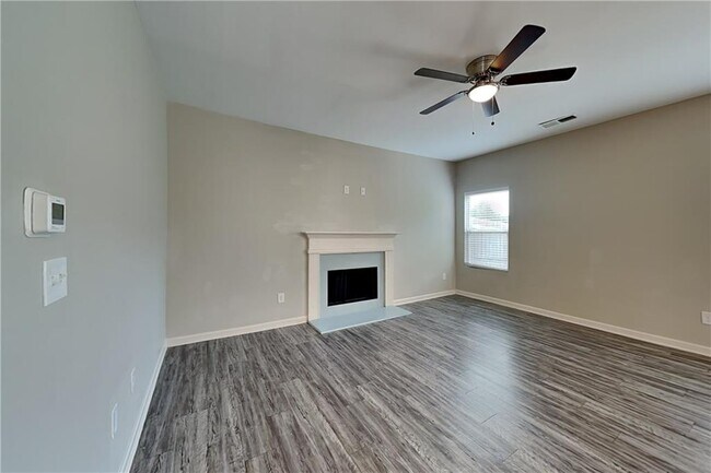 Building Photo - 354 Hawthorn Dr