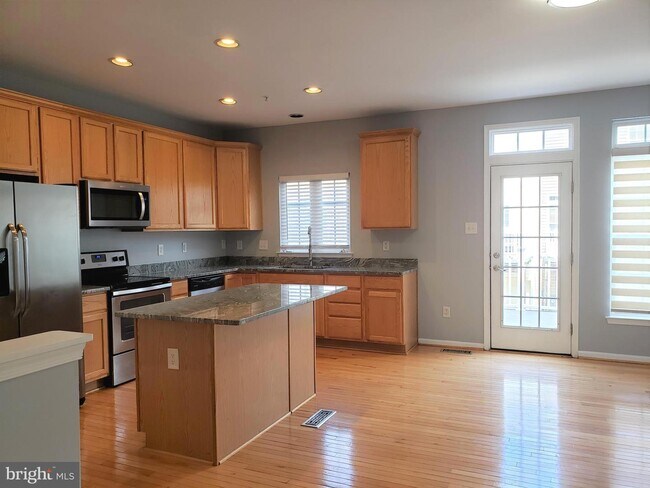 Building Photo - 5040 Strawbridge Terrace