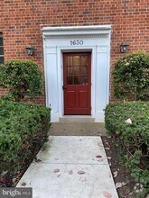 Building Photo - 1630 W Abingdon Dr