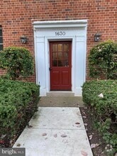 Building Photo - 1630 W Abingdon Dr