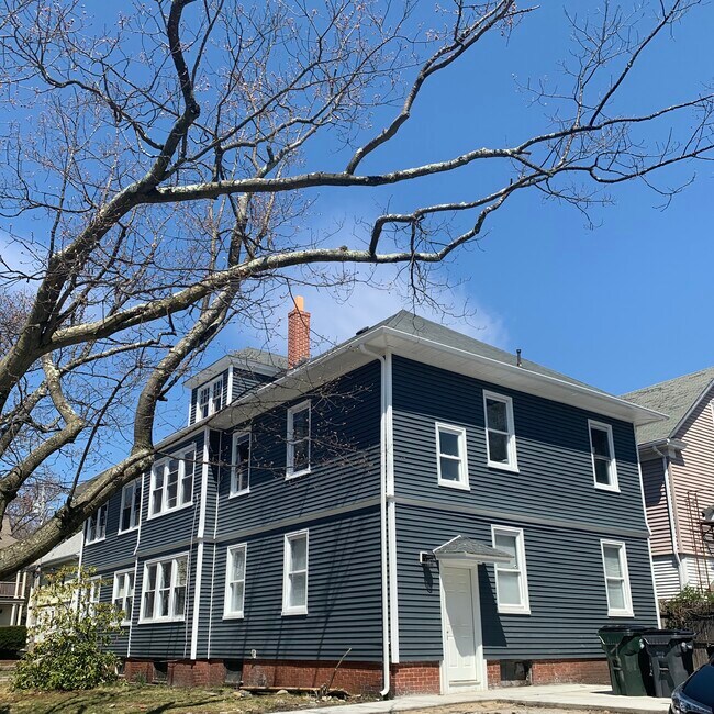 Building Photo - 44 Wildwood Ave
