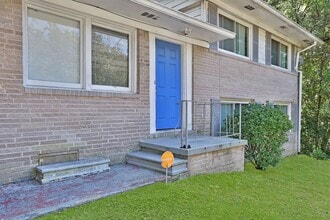 Building Photo - 3960 La Salle Way SW