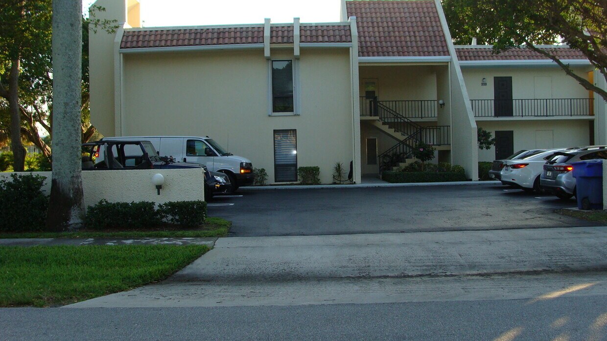 1731 Presidential Way Unit C201, West Palm Beach, FL 33401 Condo for Rent in West Palm Beach