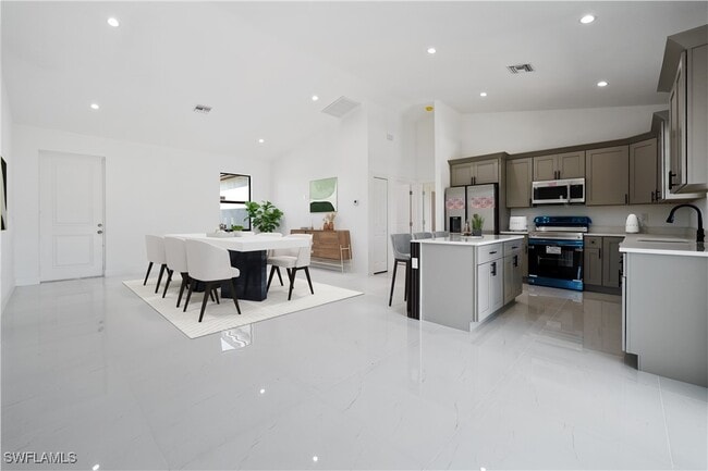 Foto del edificio - 2458 NW 9th Terrace