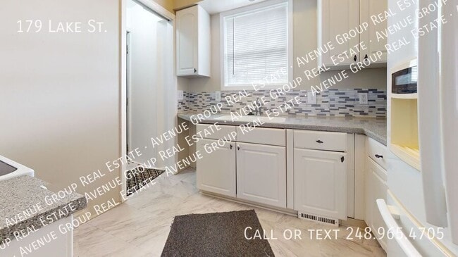 Building Photo - 179 Lake St