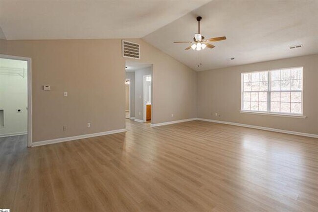 Foto del edificio - 3 Bed, 2 Bath Home Available in Spartanburg