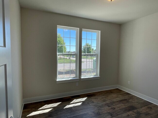 Building Photo - 10425 Button Bush Dr
