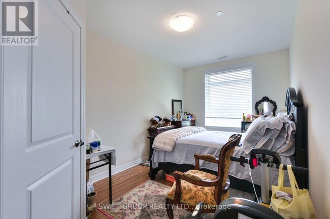 Photo du bâtiment - 7325 Markham Rd
