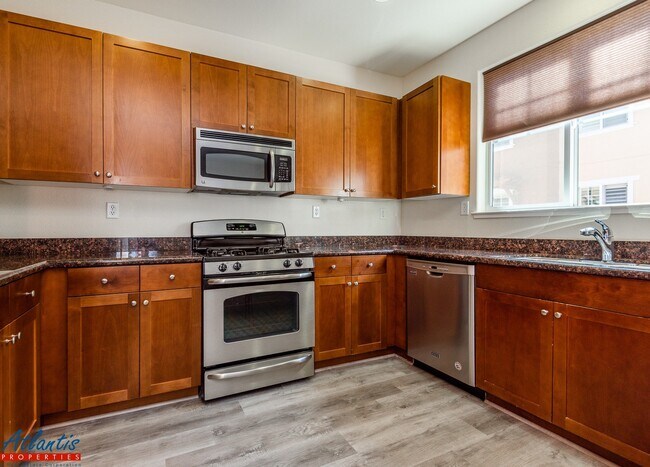 Building Photo - Stunning Townhouse | LVP Flooring | Central A/C